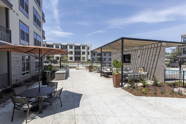 courtyard at Solis Hills Apartments