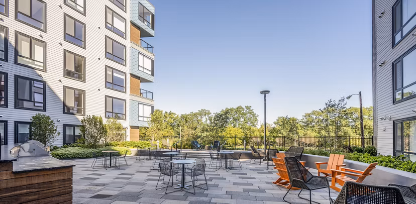 Courtyard with lush landscaping at 1550 on the Charles Apartments, a Greystar luxury community in Boston