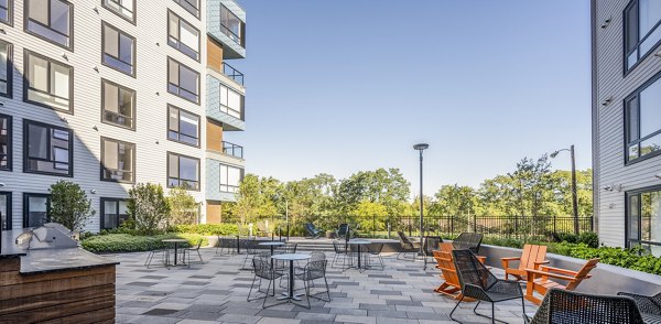 courtyard at 1550 on the Charles Apartments