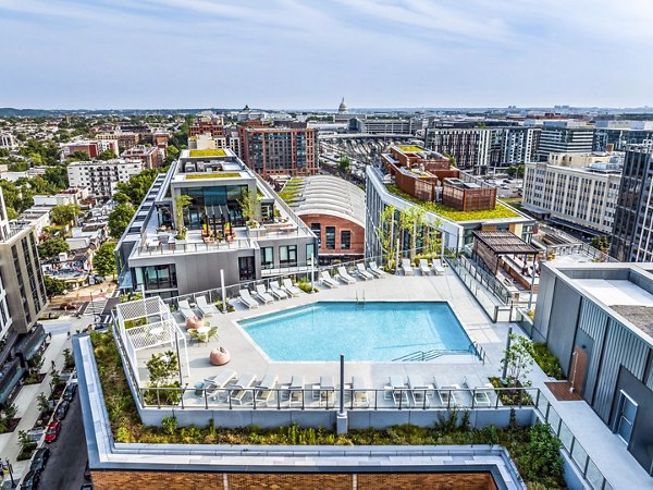 pool at Market House Apartments