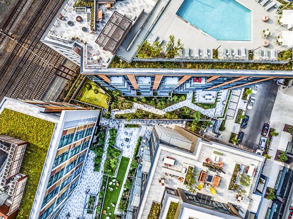 Rooftop pool with city views at Market House Apartments