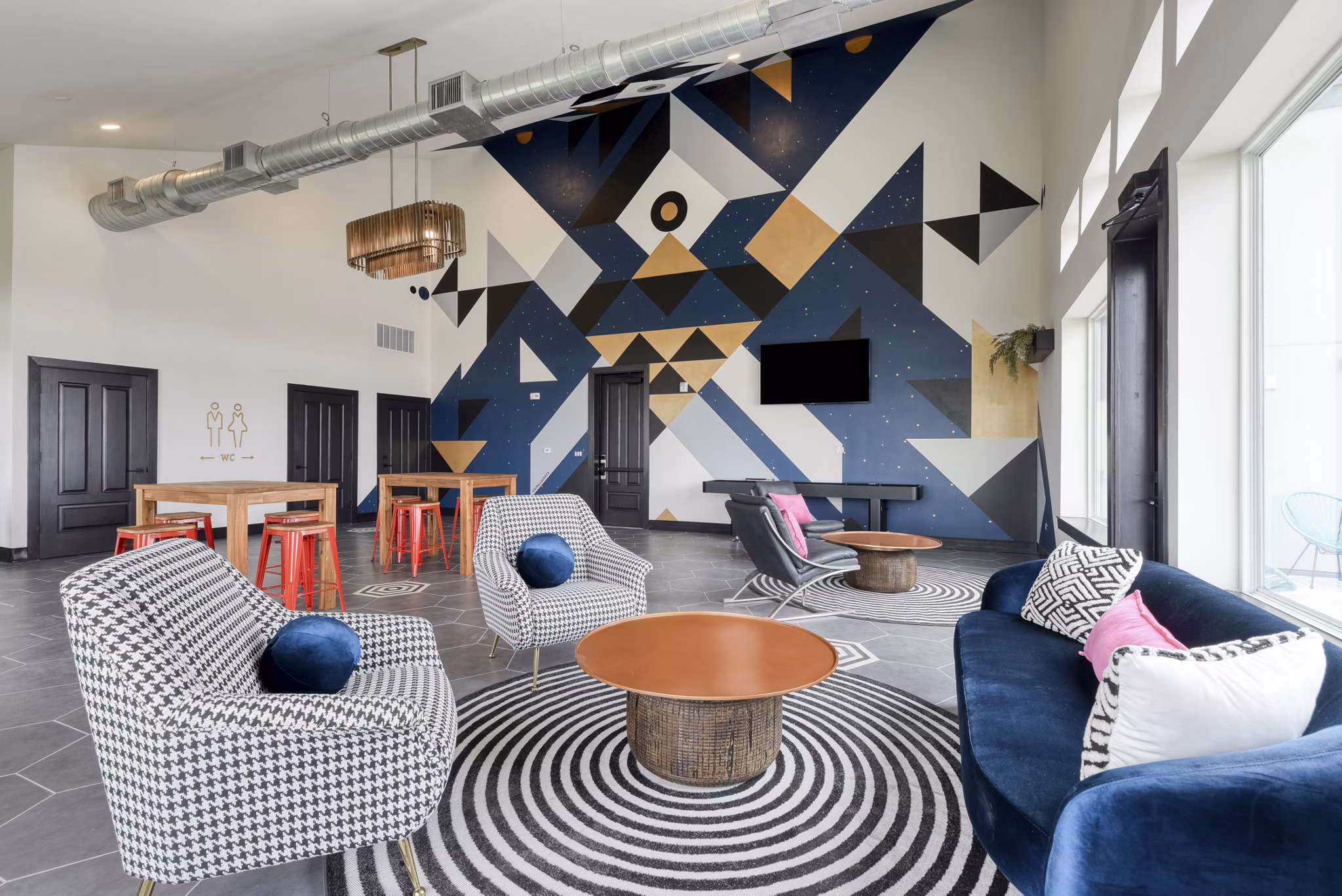 Art House SATX: Modern clubhouse featuring stylish seating and recreational areas in luxury apartments