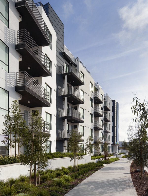 Eastway Apartments: Contemporary luxury apartment in Greystar's scenic living community