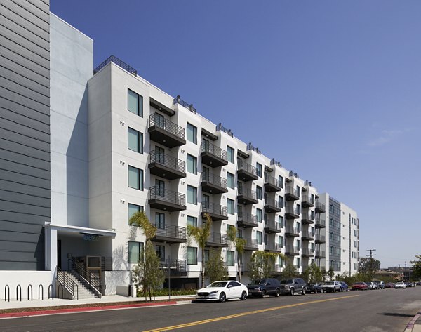 Eastway Apartments: Elegant faÃ§ade at luxury apartments in downtown location
