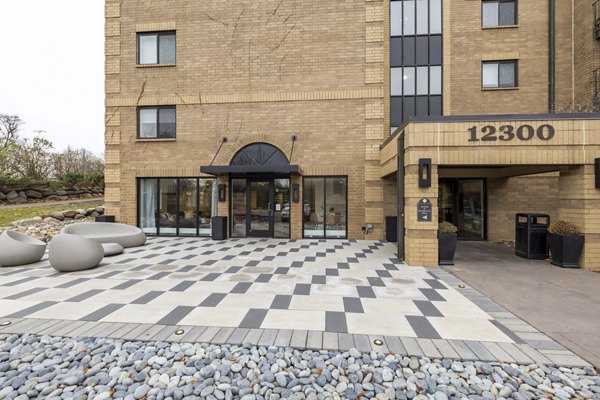 exterior at Avana Minnetonka Apartments 