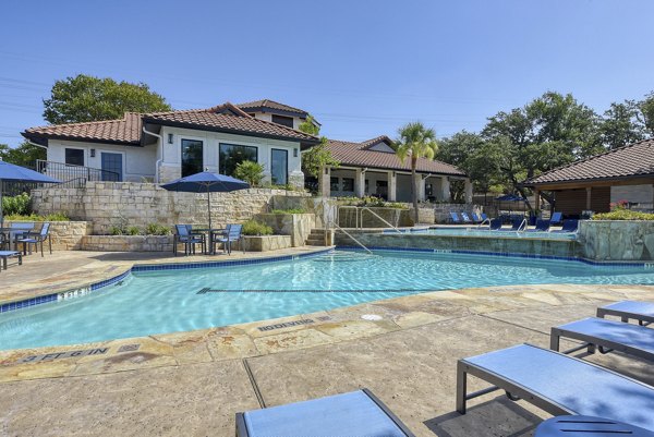 pool at Sendero Ridge Apartments