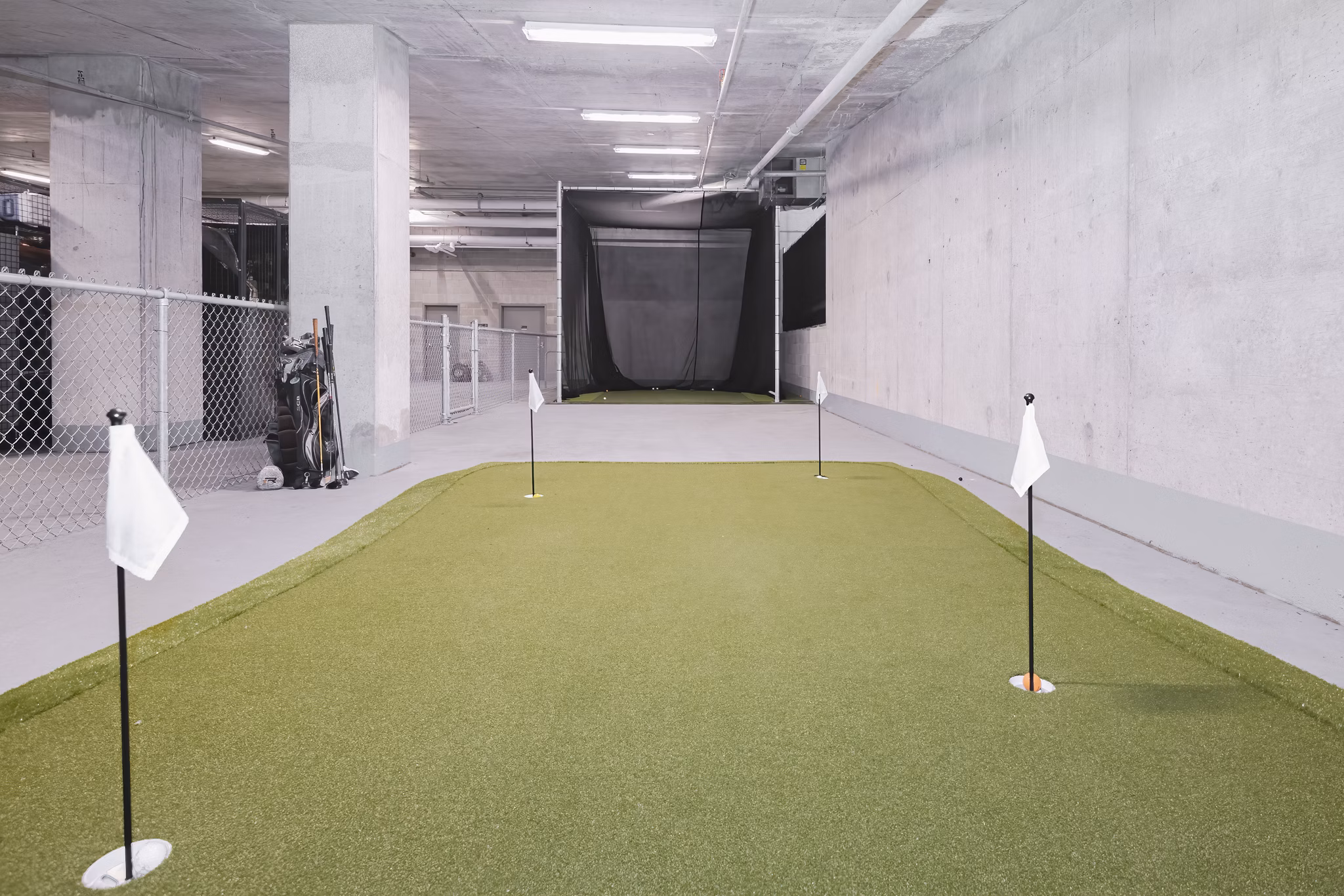 Immaculate putting green at Canal 1535 Apartments offering luxury leisure options in Houston