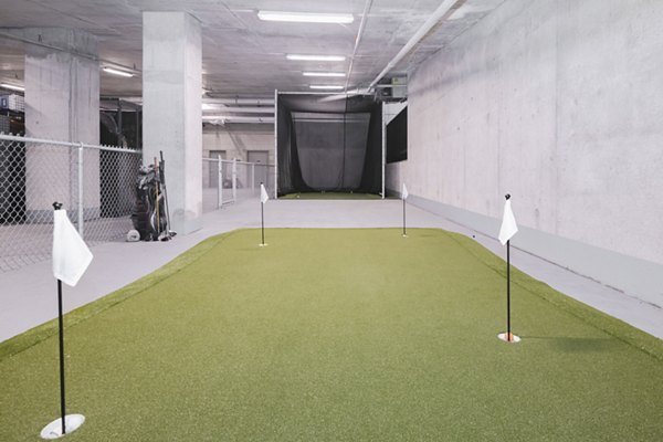 Immaculate putting green at Canal 1535 Apartments offering luxury leisure options in Houston