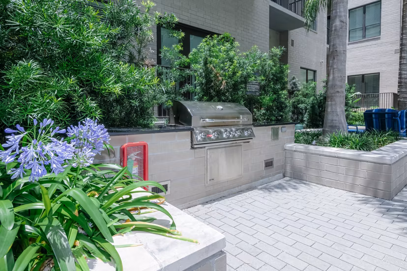 Outdoor grill area with stainless steel appliances at Canal 1535 Apartments, ideal for residents' social gatherings and barbecues