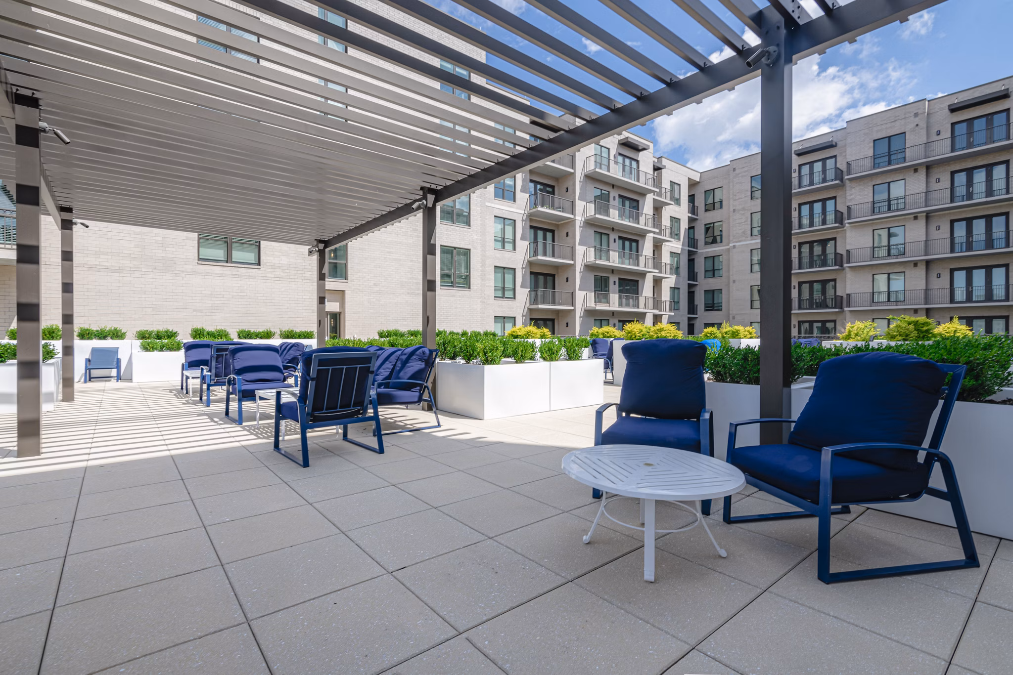 Courtyard with lush greenery and seating area at Canal 1535 Apartments, ideal for relaxation and community gatherings