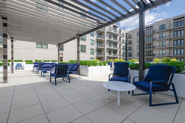 Courtyard with lush greenery and seating area at Canal 1535 Apartments, ideal for relaxation and community gatherings