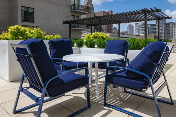 Courtyard at Canal 1535 Apartments featuring lush landscaping and outdoor seating