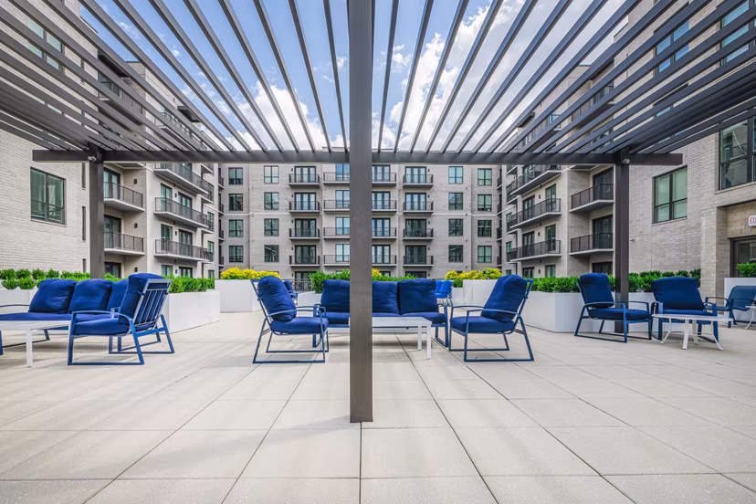 Courtyard featuring landscaped gardens at Canal 1535 Apartments