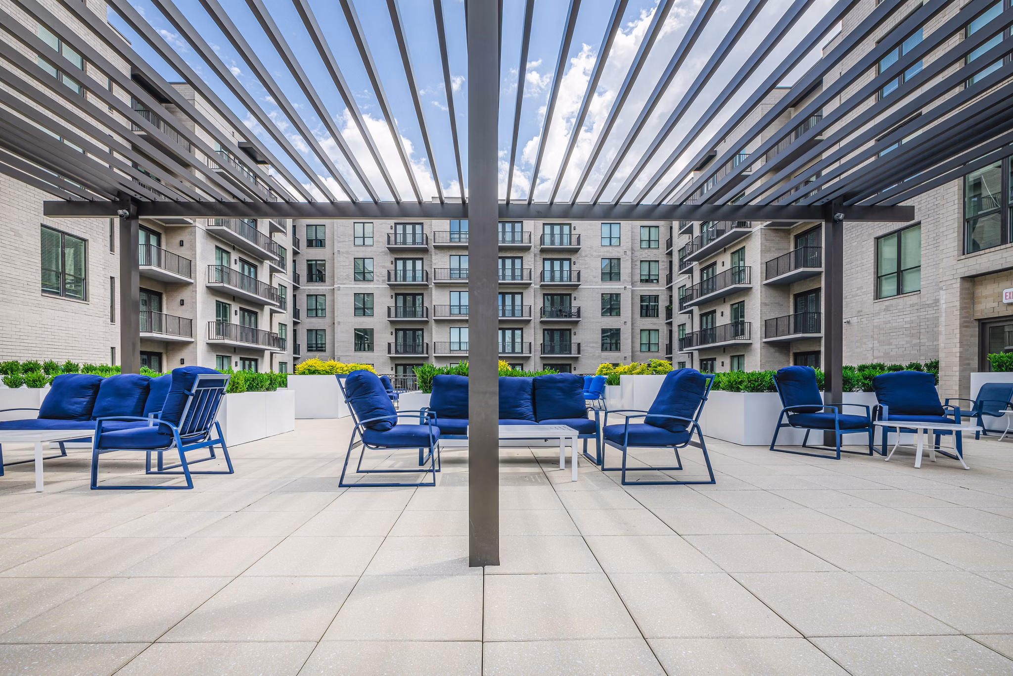 Courtyard featuring landscaped gardens at Canal 1535 Apartments