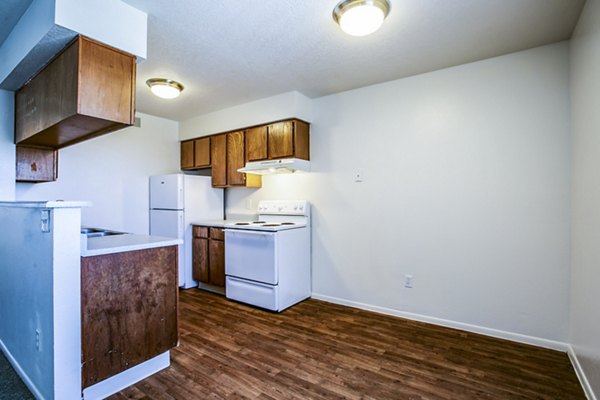 dining room at Copper Hills Apartments