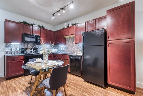 dining room at Ventura Ridge Apartments