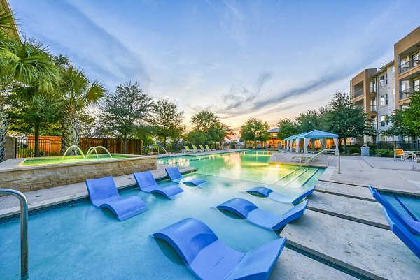 pool at Ventura Ridge Apartments