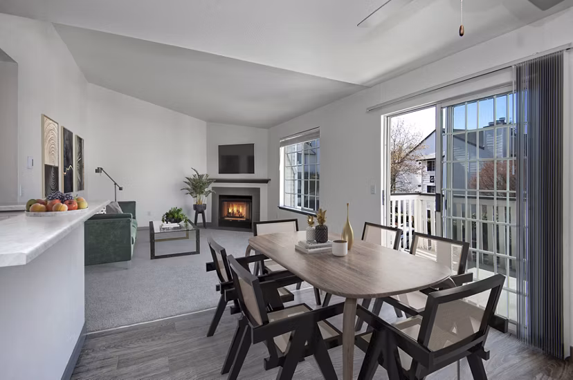 dining room at Overlander Apartments