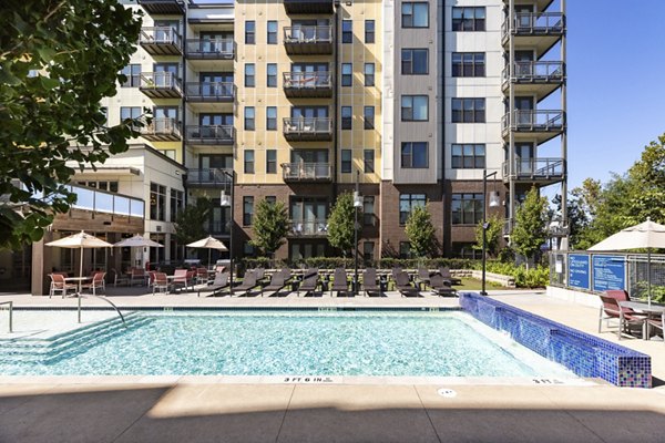 pool at River House Apartments