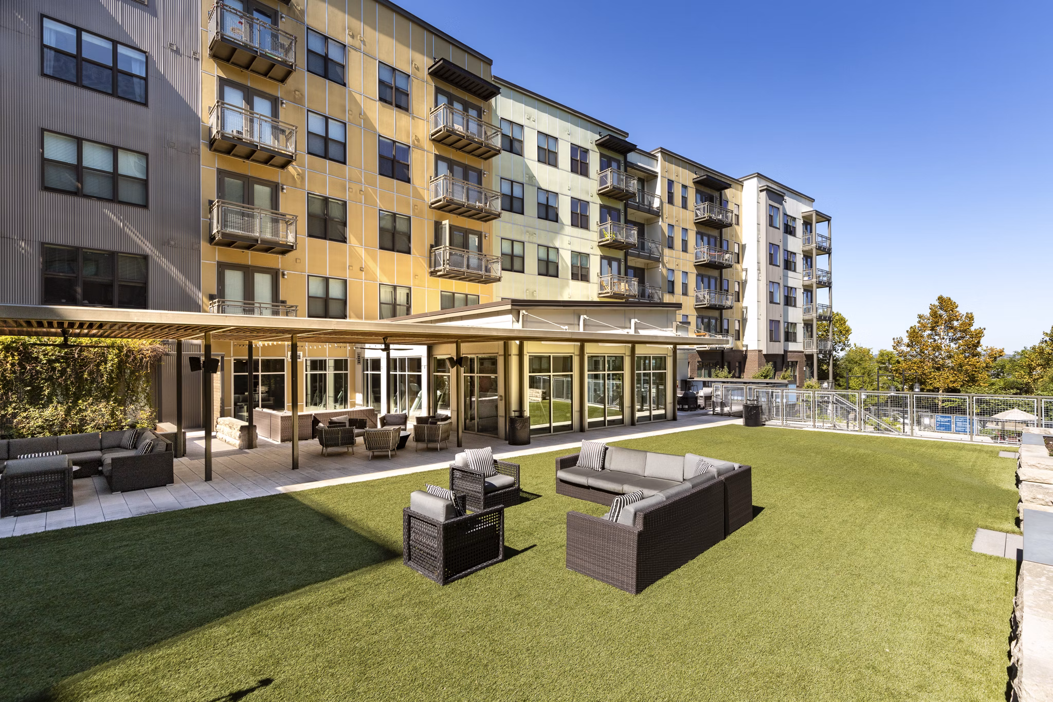 Serene courtyard with lush greenery at River House Apartments