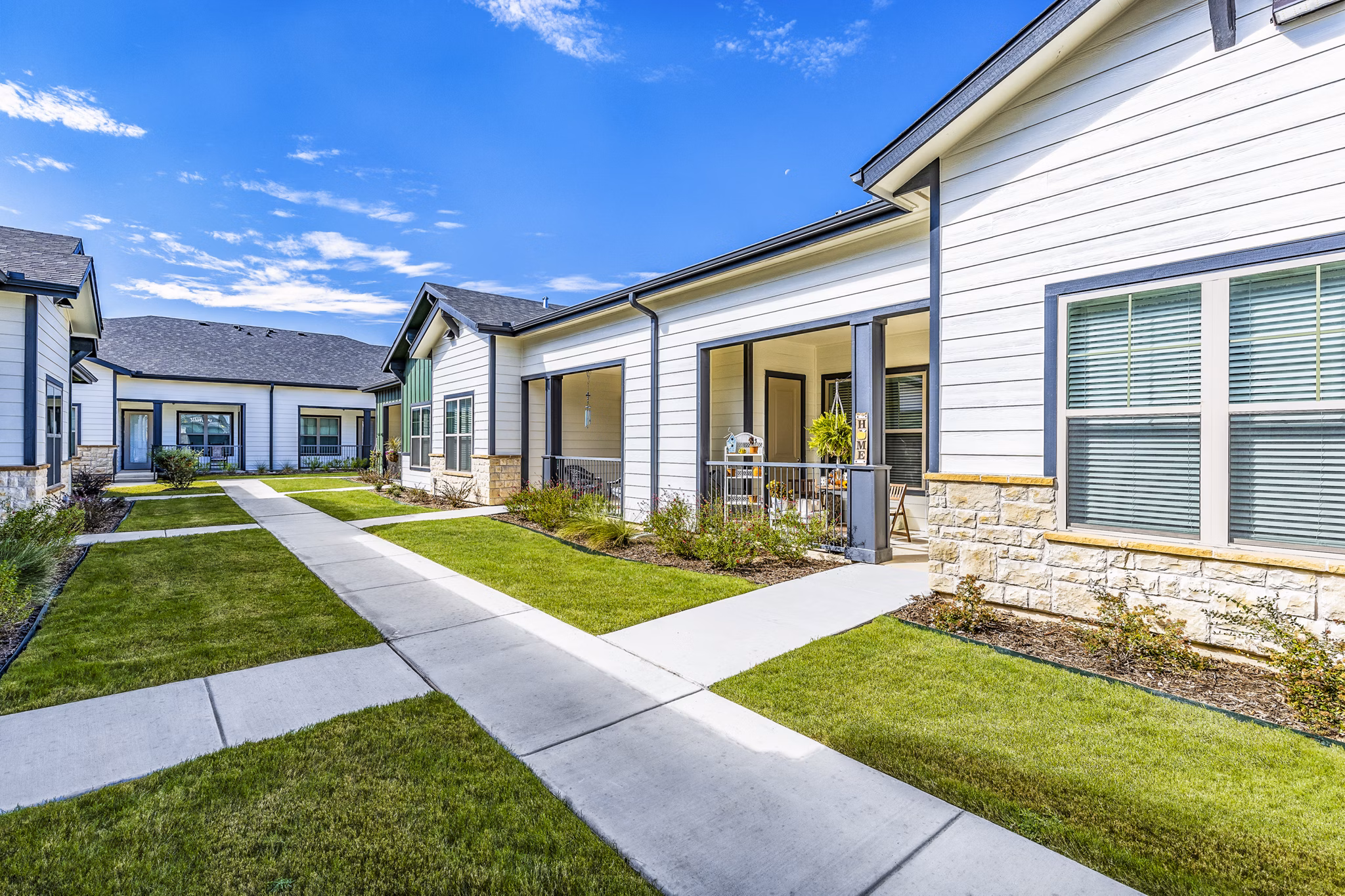 Larkspur at Creekside Apartments: Elegant building in vibrant location