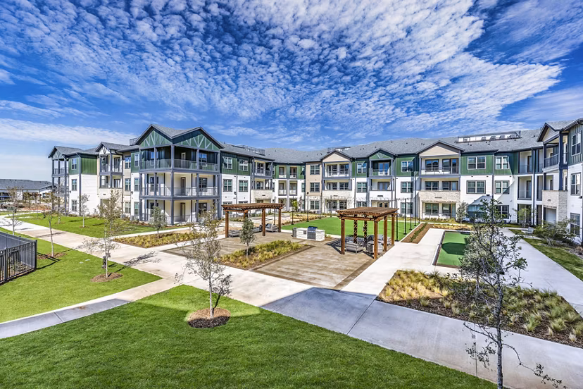 Modern courtyard grill area offering outdoor dining at Larkspur at Creekside Apartments