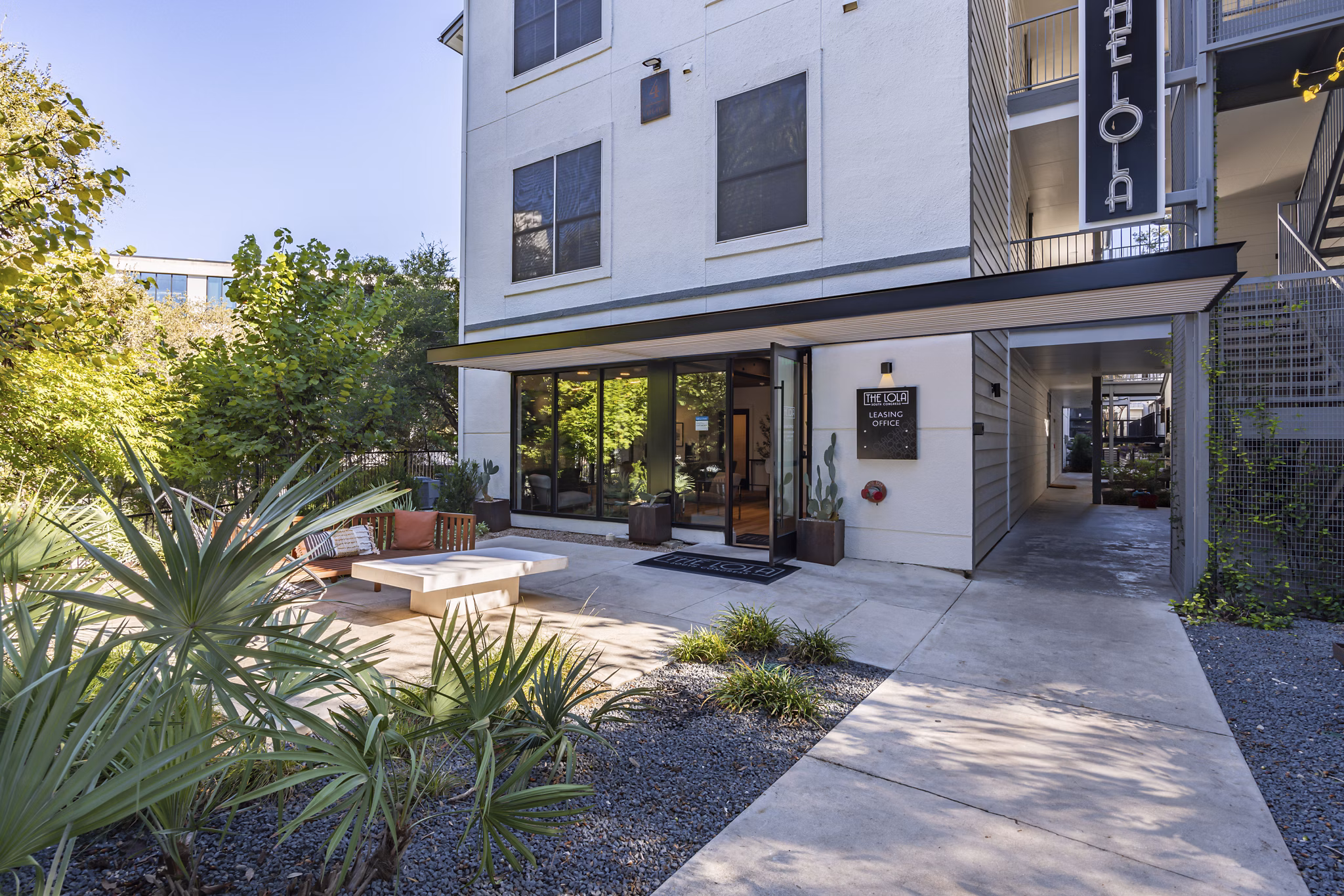 The Lola Apartments: Contemporary luxury apartment in vibrant city setting