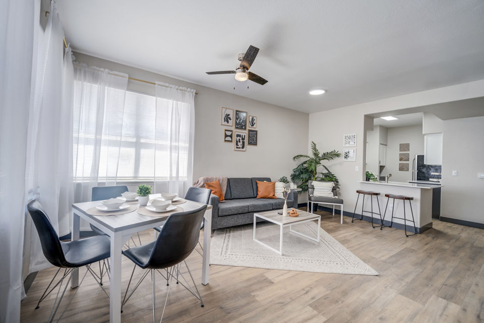 Spacious living room with modern furnishings at Gateway at Tempe Apartments, luxury rental by Greystar