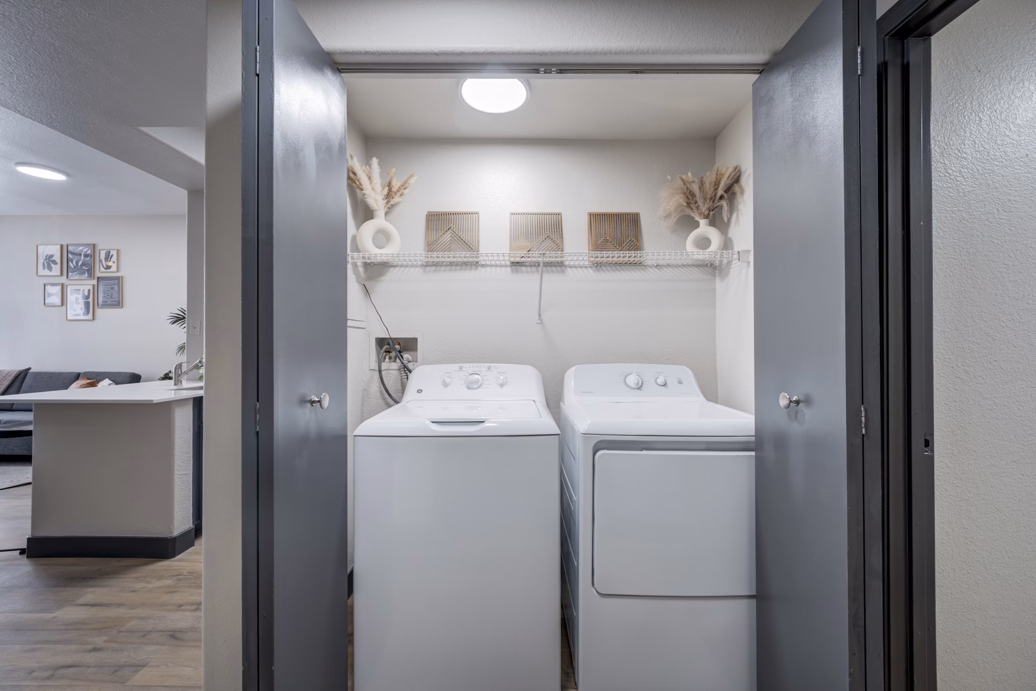 laundry facility at Gateway at Tempe Apartments 
