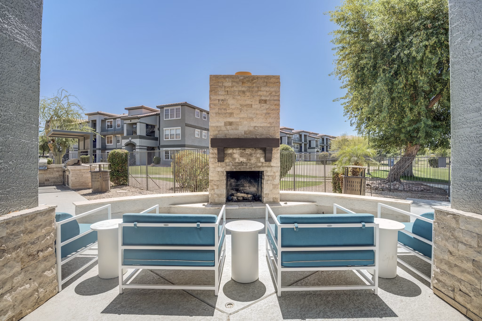grill area at Gateway at Tempe Apartments 