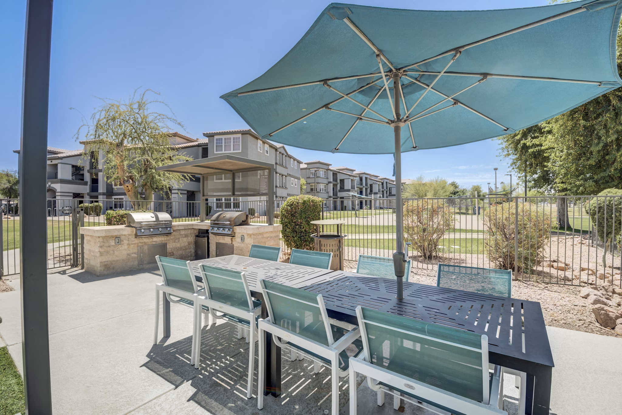 grill area at Gateway at Tempe Apartments 