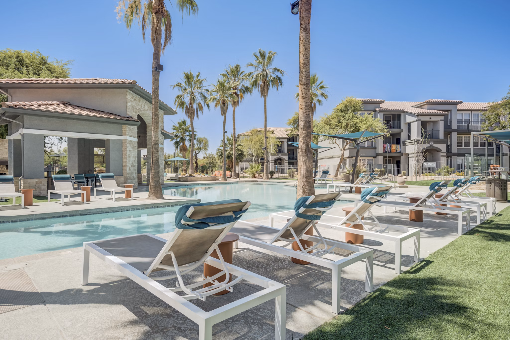 pool at Gateway at Tempe Apartments 
