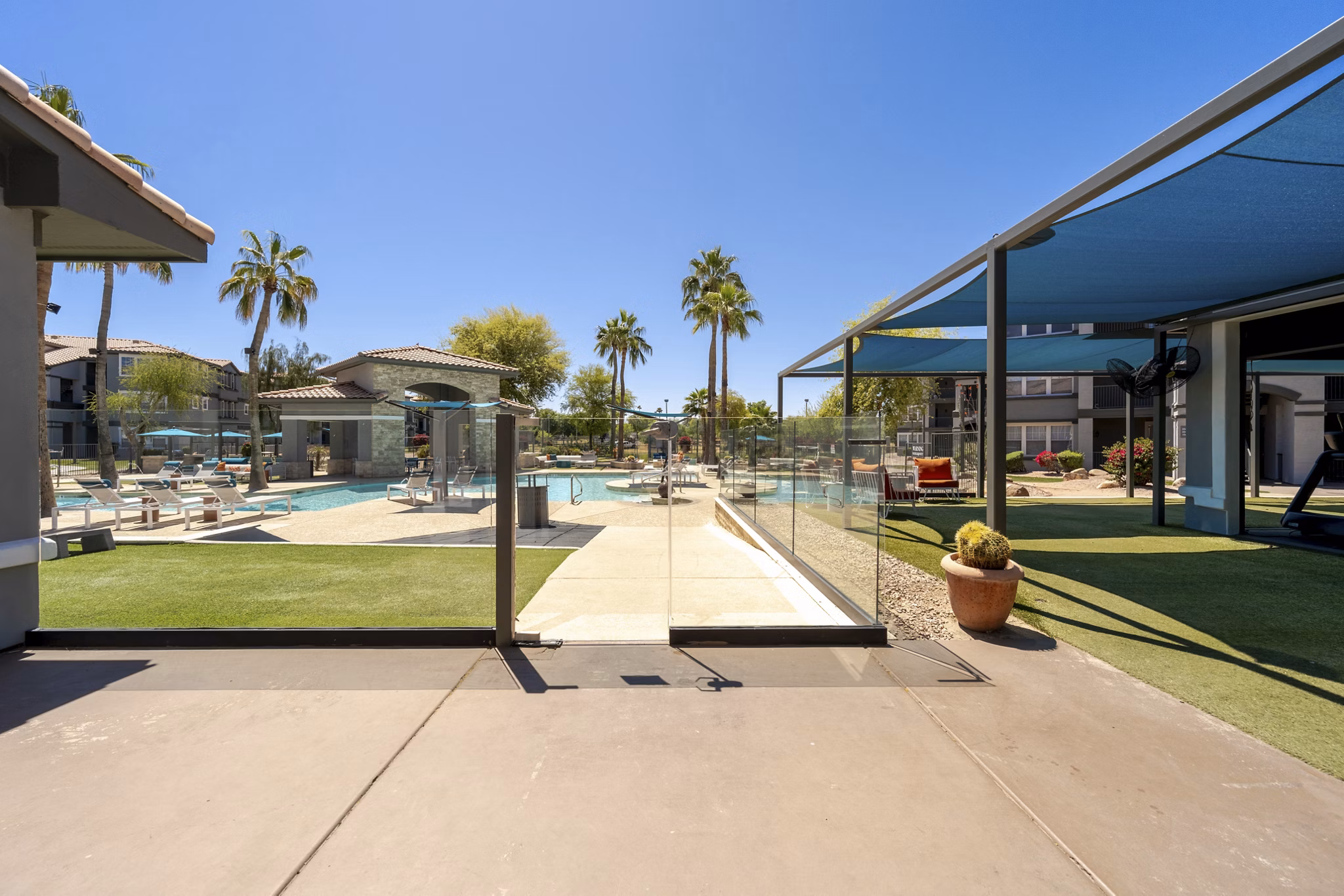 Serene courtyard with lush greenery at Gateway at Tempe Apartments offering a tranquil outdoor space for residents to unwind