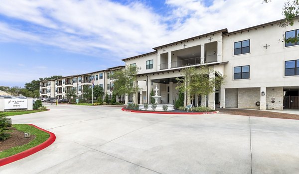building/exterior at Ivy Point Klein Apartments