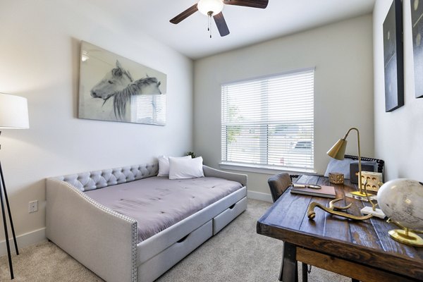 bedroom/home office at Ivy Point Klein Apartments