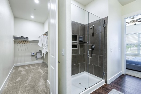 bathroom at Ivy Point Klein Apartments
