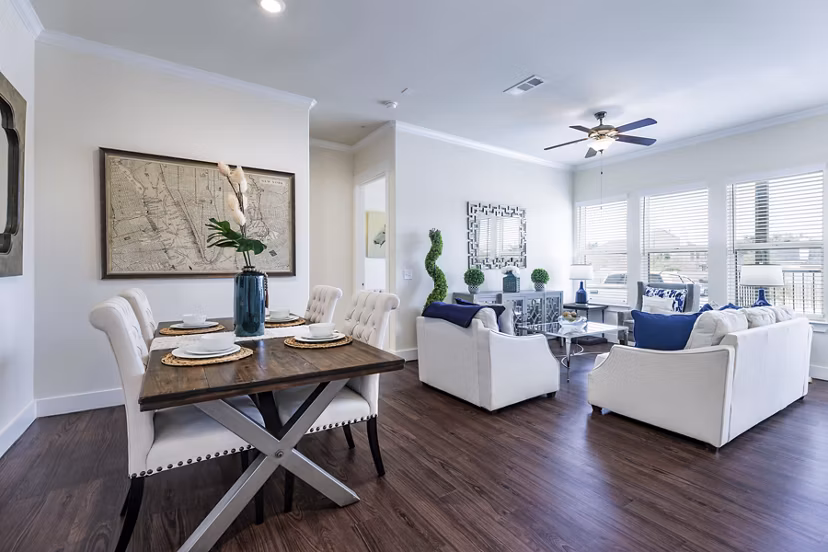 dining room at Ivy Point Klein Apartments