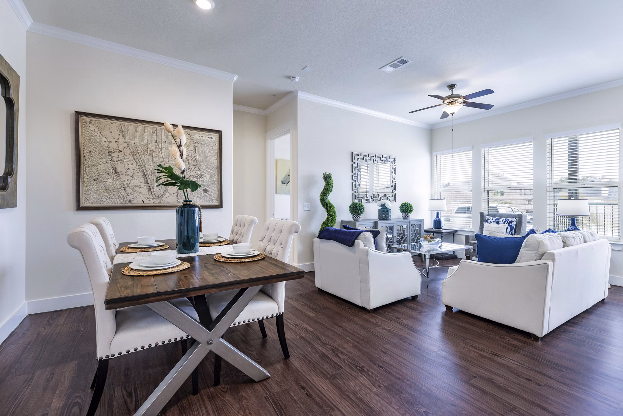 dining room at Ivy Point Klein Apartments