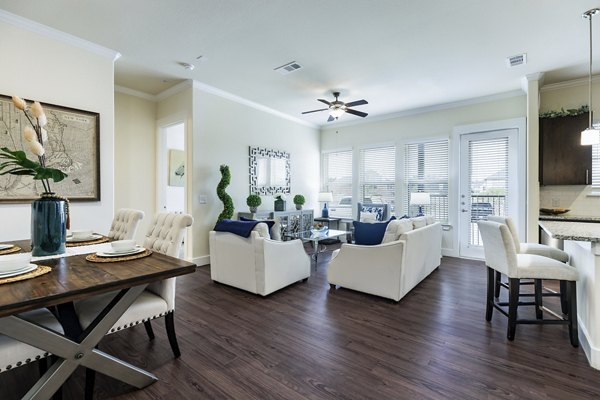 living room at Ivy Point Klein Apartments 