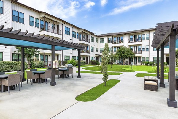 patio at Ivy Point Klein Apartments