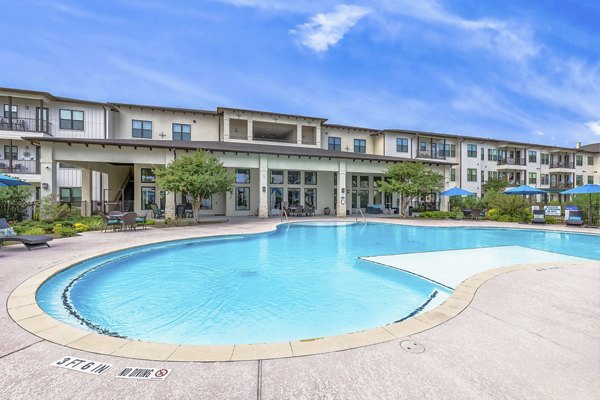 pool at Ivy Point Klein Apartments