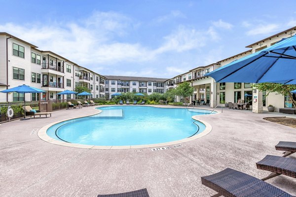 pool at Ivy Point Klein Apartments