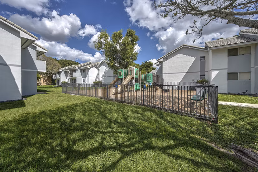 Recreational Area at 7 West Apartments