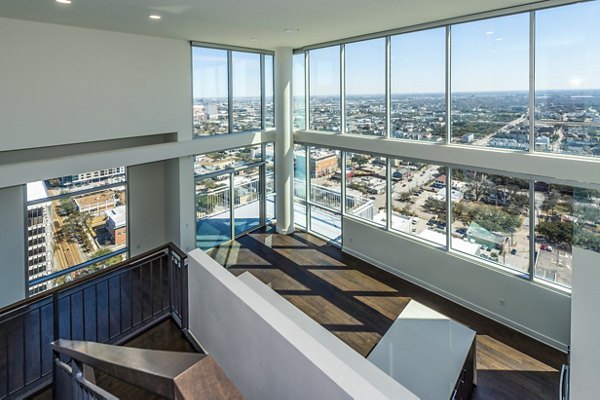 Spacious living room with modern furnishings in The Travis Apartments