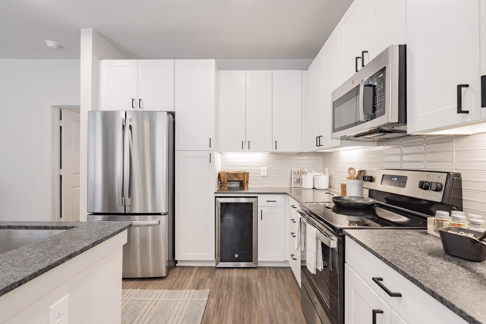 Spacious kitchen with modern appliances and granite countertops at Lenox Reserve Apartments