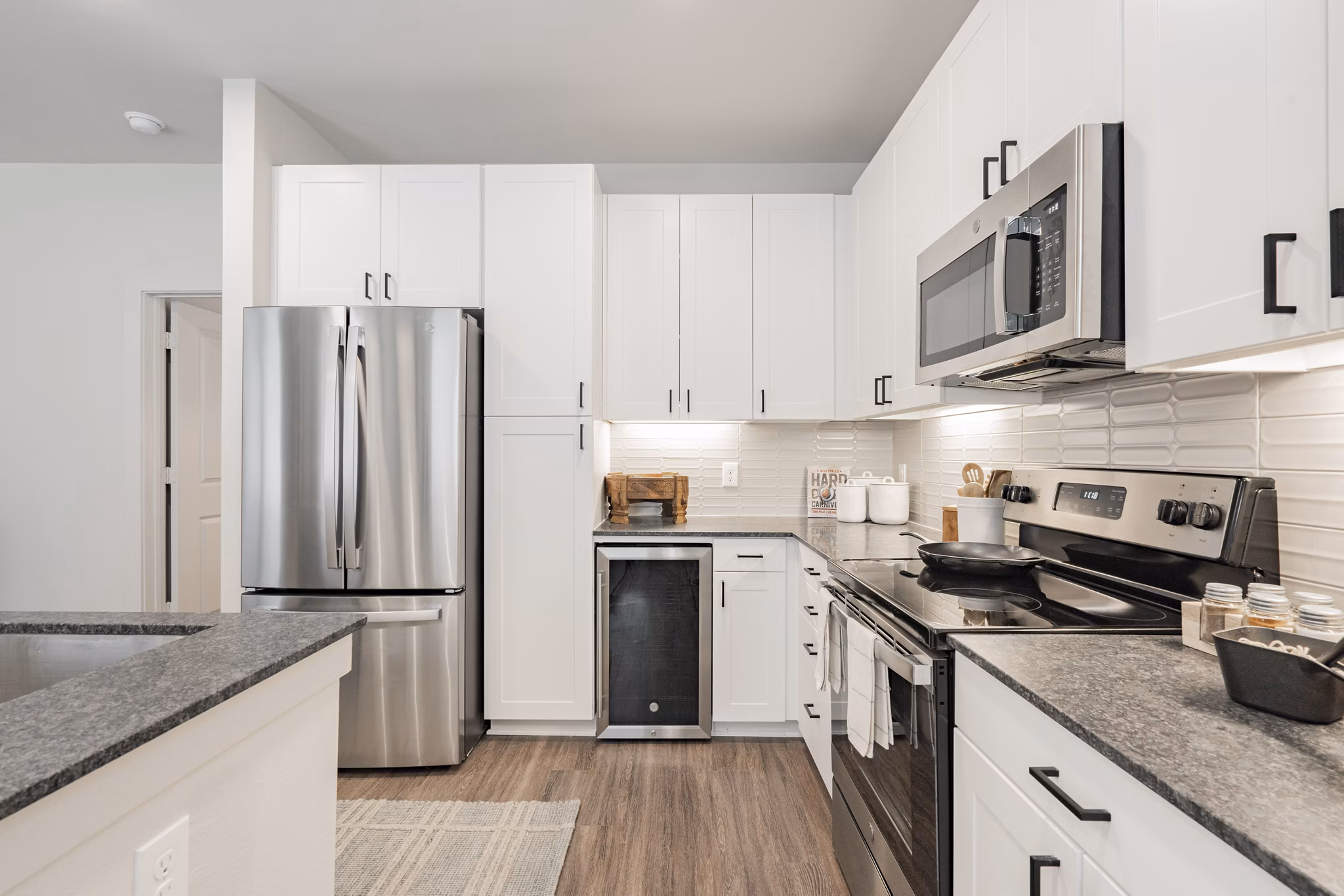 Spacious kitchen with modern appliances and granite countertops at Lenox Reserve Apartments