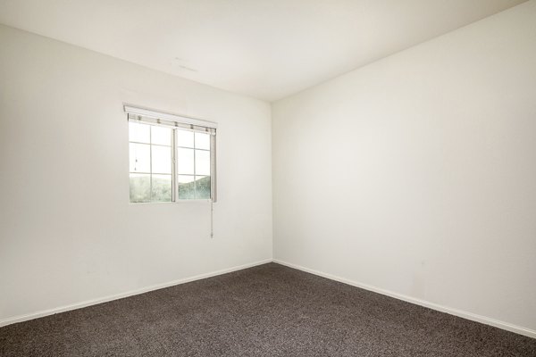 bedroom at Jackson Pointe 111 Apartments