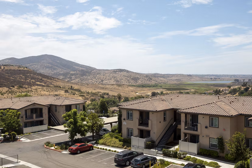 Lakeview 88 Apartments: Elegant of luxury apartments in vibrant Greystar community