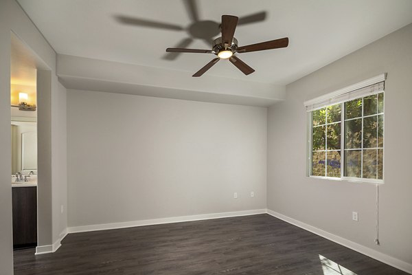 Lakeview 88 Apartments: Cozy bedroom with modern furnishings and large windows in luxury property