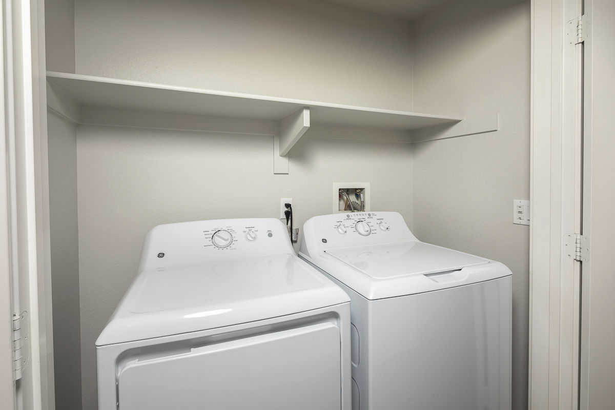 Laundry room at Lakeview 88 Apartments San Diego